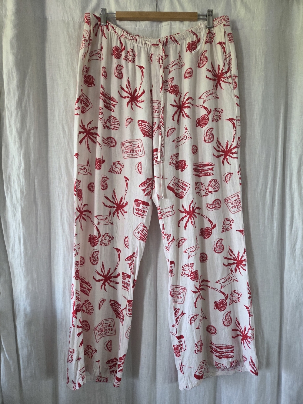 Angel Kiss | White Wide-Leg Pants with Red Tropical Print